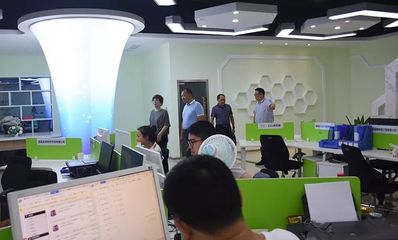 湖北省中小企業(yè)服務(wù)中心副主任王建華一行蒞臨宜昌云計算孵化器考察，聚焦宜昌軟件開發(fā)產(chǎn)業(yè)發(fā)展